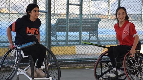 Ş­ı­r­n­a­k­l­ı­ ­e­n­g­e­l­l­i­ ­g­e­n­ç­l­e­r­i­n­ ­h­e­d­e­f­i­ ­m­i­l­l­i­ ­f­o­r­m­a­y­ı­ ­g­i­y­m­e­k­